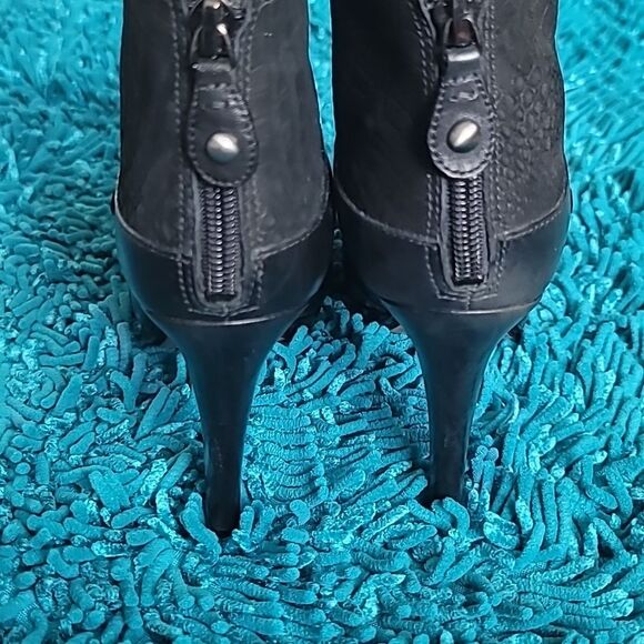 2/$20 Caressa Hayden Boots - Picture 10 of 10